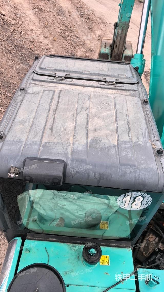 驾驶室顶部（整机外观）