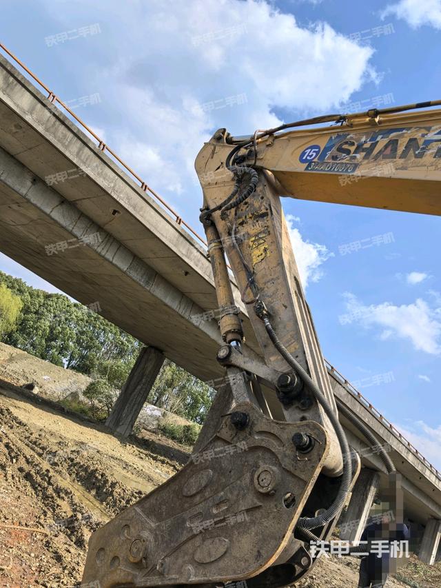 小臂整體左后(工作和回轉(zhuǎn)裝置) 小臂整體左后(工作和回轉(zhuǎn)裝置)