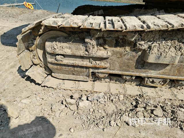 左驅(qū)動輪（行走機(jī)構(gòu)）