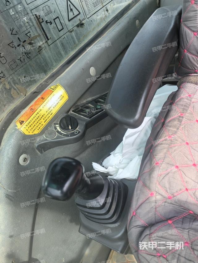 座椅左側控制臺/音響/含左手柄（駕駛室部分）