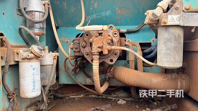 液壓泵艙室正面整體(整機(jī)外觀) 液壓泵艙室正面整體(整機(jī)外觀)