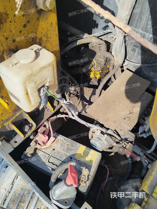 回转马达和主控阀（整机外观）