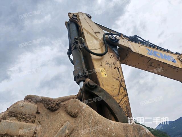 轉(zhuǎn)盤和下車架正前（工作和回轉(zhuǎn)裝置）