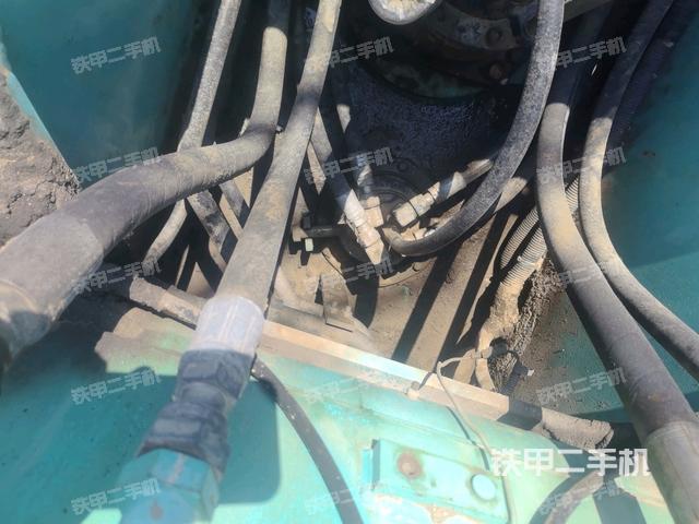 中央回轉(zhuǎn)接頭特寫（上車部件）