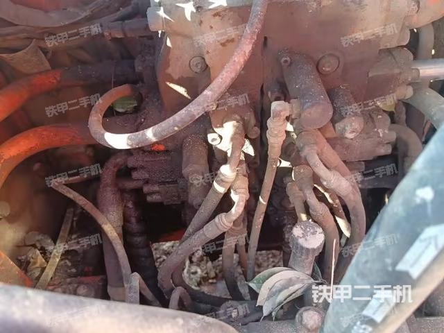 回轉(zhuǎn)馬達(dá)和主控閥（整機(jī)外觀）