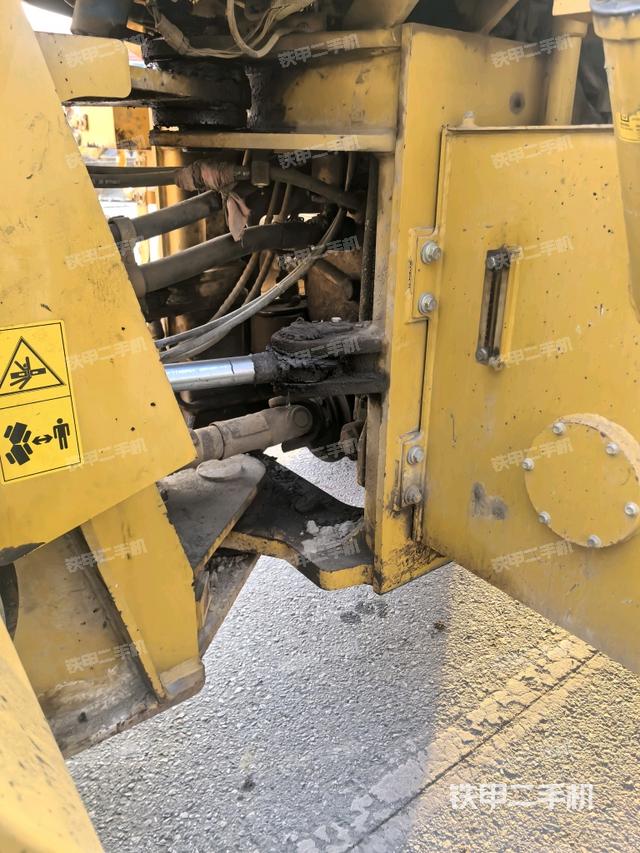 車架鉸接(液壓/傳動系統(tǒng)) 車架鉸接(液壓/傳動系統(tǒng))