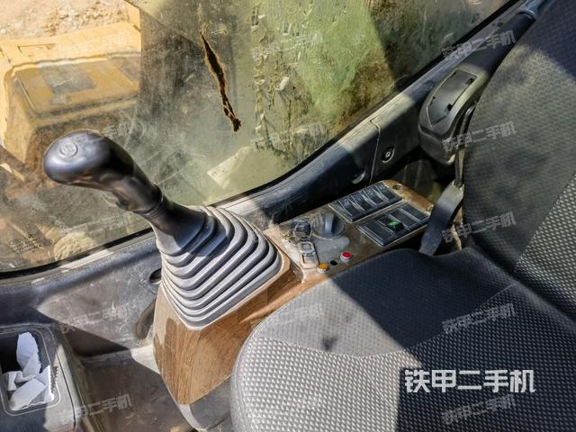 座椅右側(cè)控制臺/鑰匙門/油門/含右手柄(駕駛室部分) 座椅右側(cè)控制臺/鑰匙門/油門/含右手柄(駕駛室部分)