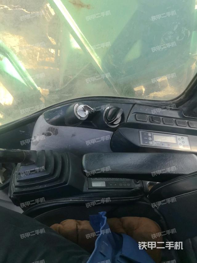 座椅右側(cè)控制臺/鑰匙門/油門/含右手柄（駕駛室部分）