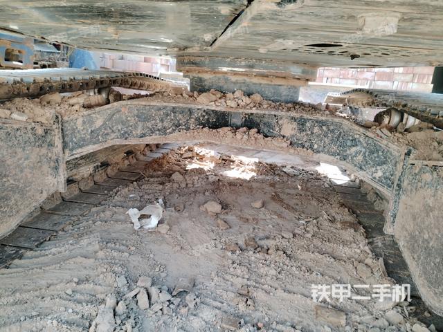 轉(zhuǎn)盤(pán)和下車(chē)架正前(工作和回轉(zhuǎn)裝置) 轉(zhuǎn)盤(pán)和下車(chē)架正前(工作和回轉(zhuǎn)裝置)