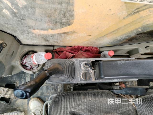座椅左側(cè)控制臺/音響/含左手柄(駕駛室部分) 座椅左側(cè)控制臺/音響/含左手柄(駕駛室部分)