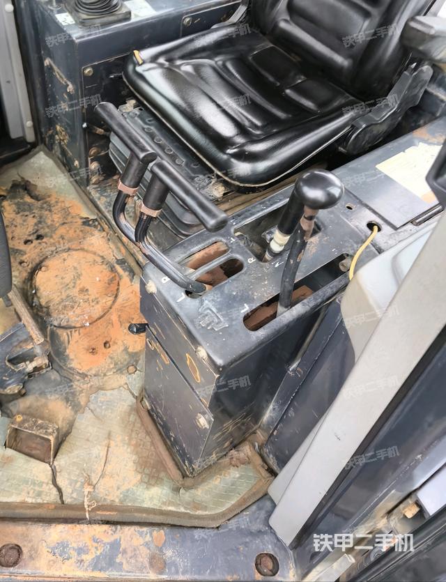 駕駛室內(nèi)部全景(推土機駕駛室) 駕駛室內(nèi)部全景(推土機駕駛室)