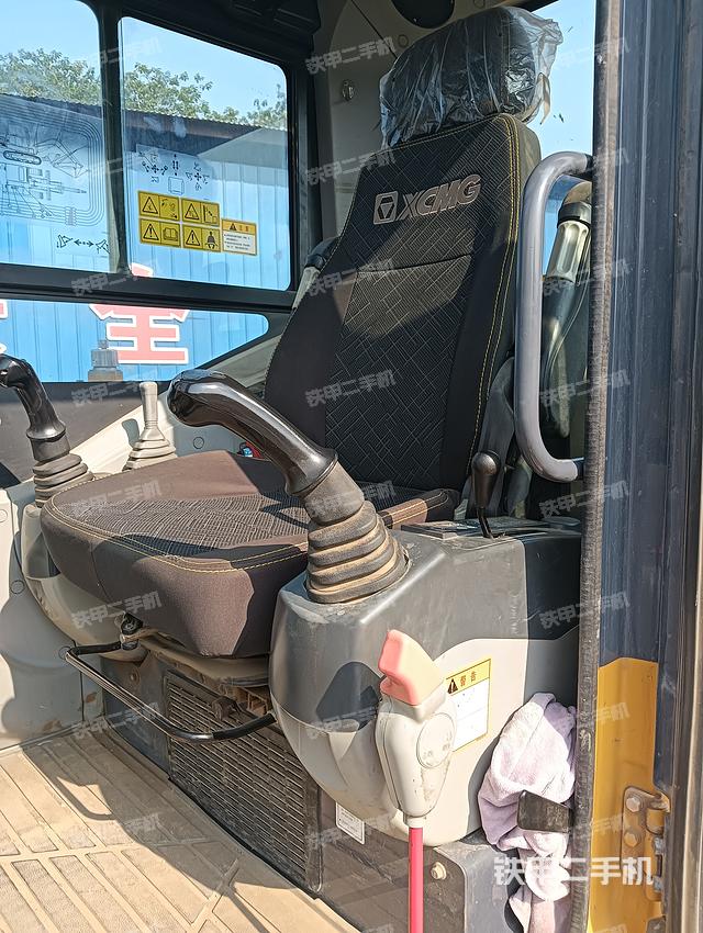 駕駛室整體（整機(jī)外觀）