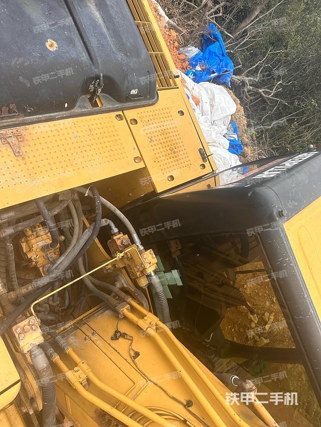 驾驶室顶部（整机外观）