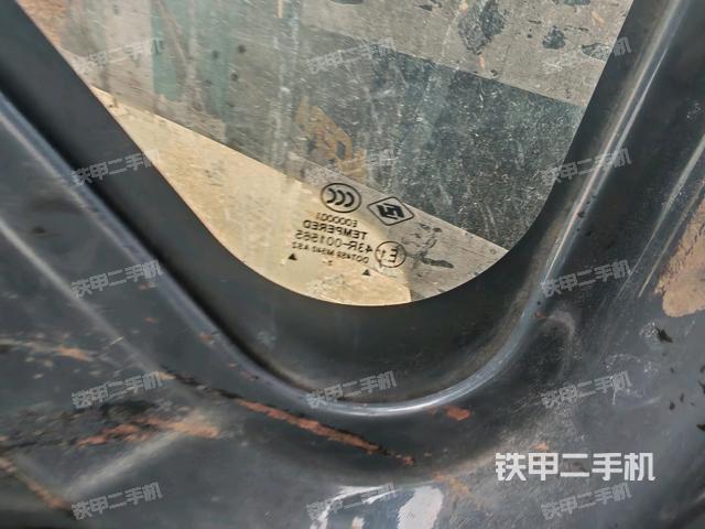 右側(cè)玻璃角標(駕駛室部分) 右側(cè)玻璃角標(駕駛室部分)