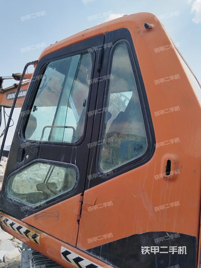 驾驶室整体（整机外观）