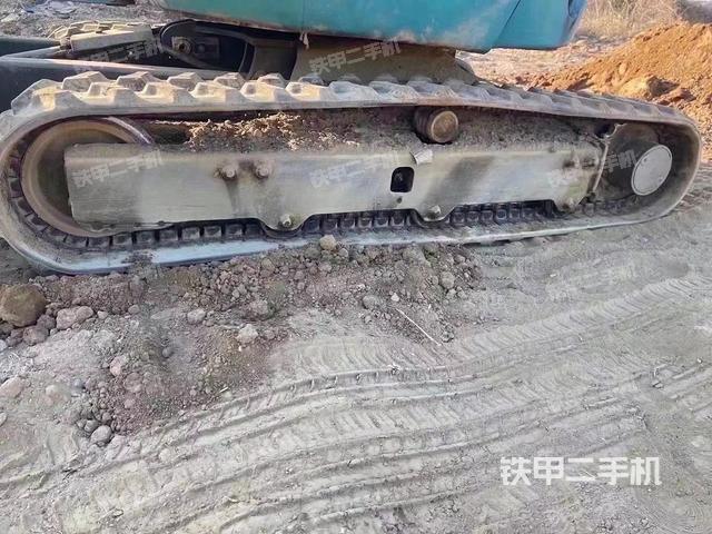 駕駛室頂部（整機外觀）