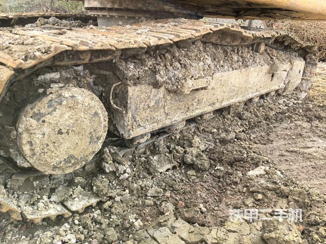 右側(cè)履帶整體(行走機(jī)構(gòu)) 右側(cè)履帶整體(行走機(jī)構(gòu))