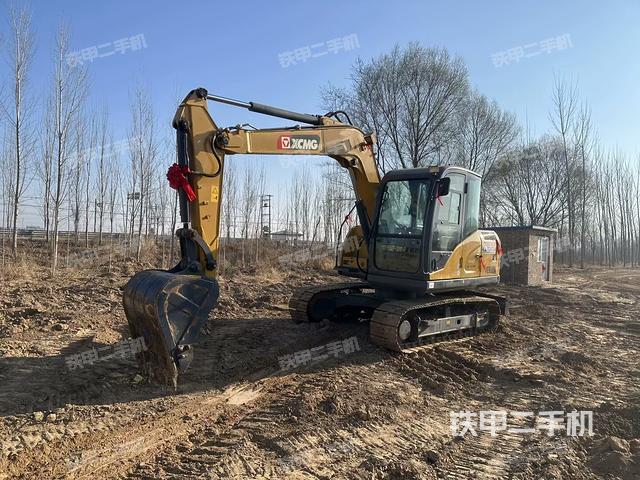 駕駛室整體(整機(jī)外觀) 駕駛室整體(整機(jī)外觀)