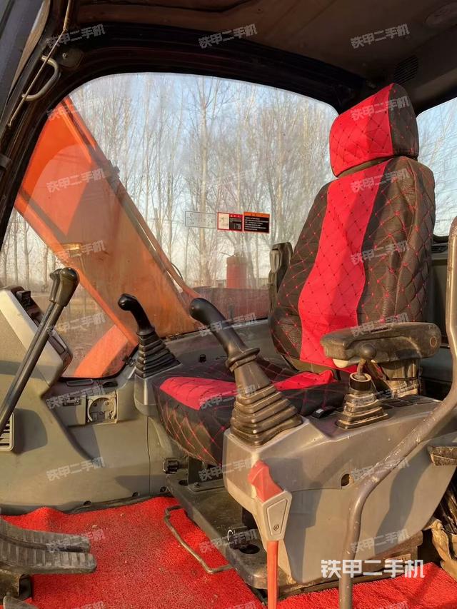 駕駛室頂部（整機(jī)外觀）