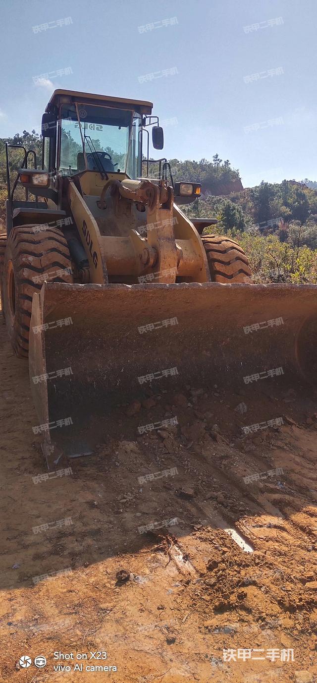 發(fā)動機(jī)左側(cè)（整機(jī)外觀及大件）