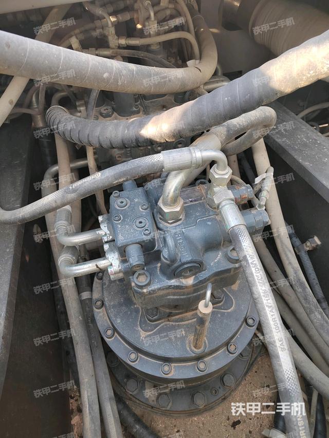 回轉(zhuǎn)馬達(dá)和主控閥（整機(jī)外觀）