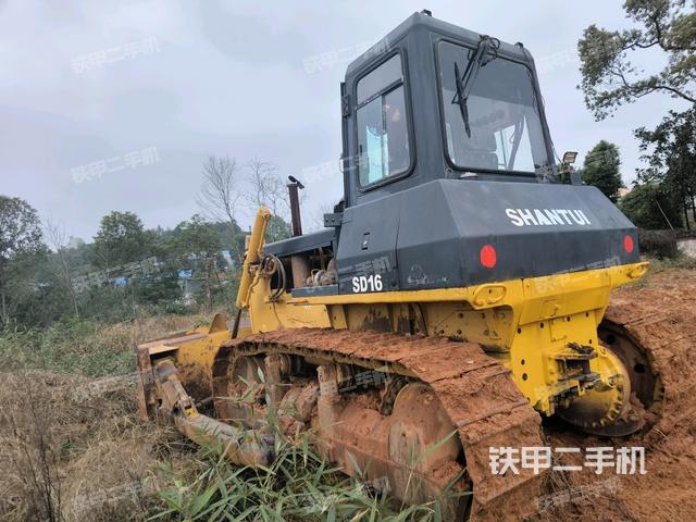 左后45°(推土機整車外觀) 左后45°(推土機整車外觀)