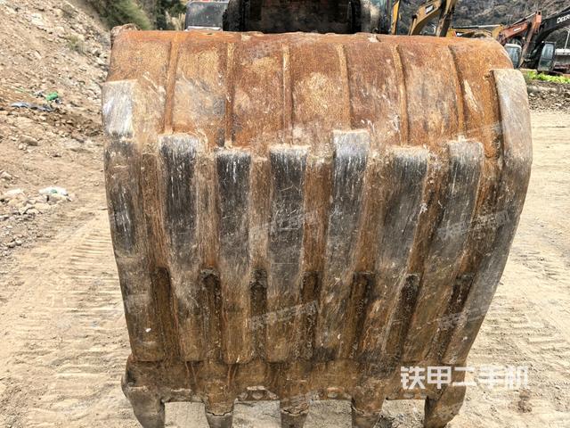 小臂整體左后(工作和回轉(zhuǎn)裝置) 小臂整體左后(工作和回轉(zhuǎn)裝置)