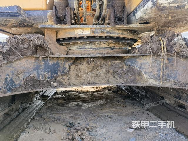 轉(zhuǎn)盤(pán)和下車(chē)架正前（工作和回轉(zhuǎn)裝置）