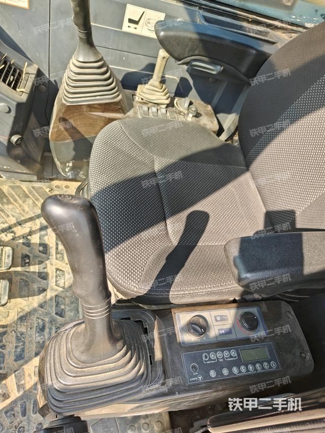 后窗玻璃角標(biāo)（駕駛室部分）