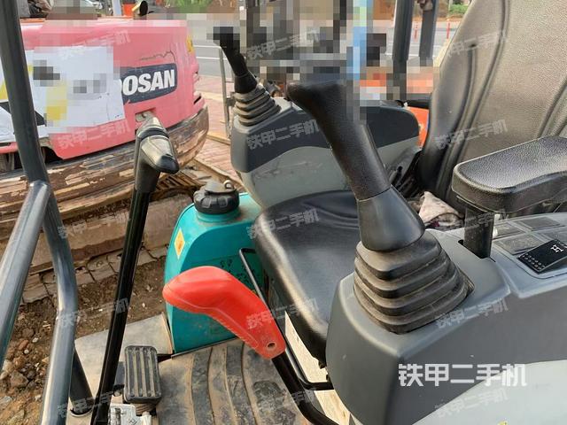 回轉(zhuǎn)馬達和主控閥（整機外觀）