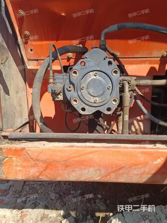 液壓泵艙室正面整體（整機(jī)外觀）