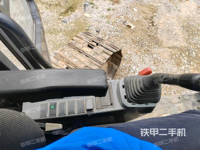 后窗玻璃角標(biāo)(駕駛室部分) 后窗玻璃角標(biāo)(駕駛室部分)