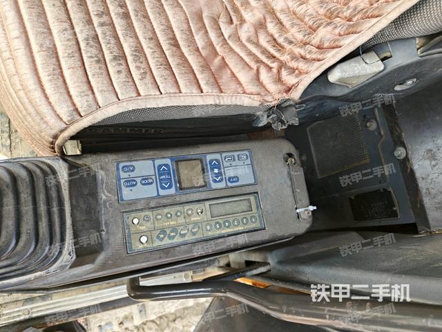 座椅右側(cè)控制臺/鑰匙門/油門/含右手柄（駕駛室部分）