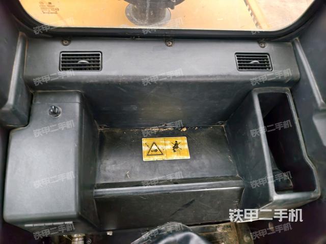 座椅后部(駕駛室部分) 座椅后部(駕駛室部分)