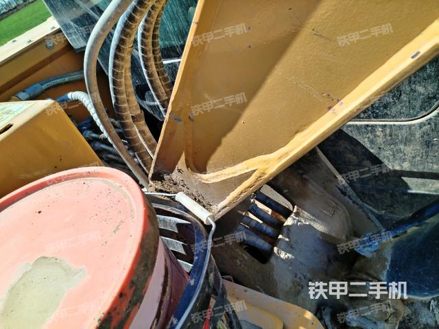 大臂根部?斜（工作和回轉(zhuǎn)裝置）