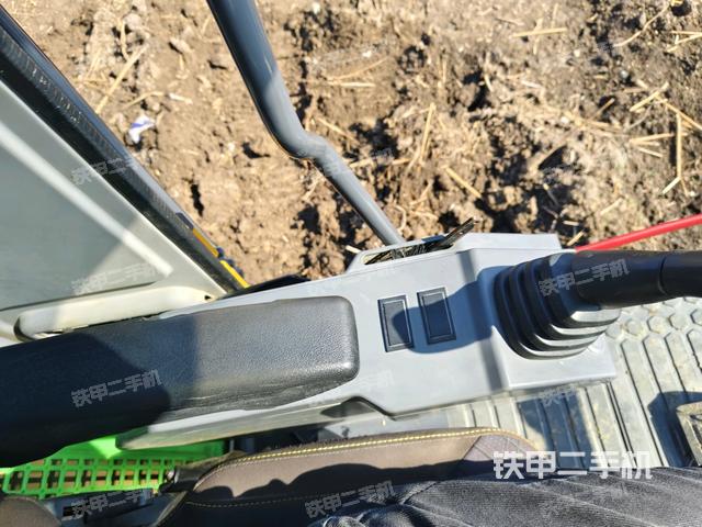 座椅左側(cè)控制臺/音響/含左手柄（駕駛室部分）