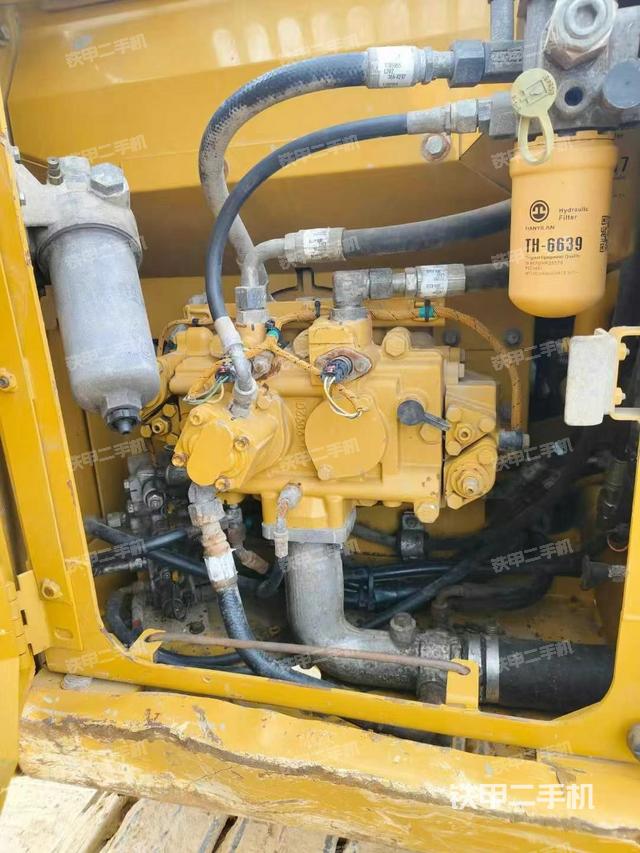 液壓泵艙室正面整體（整機(jī)外觀）