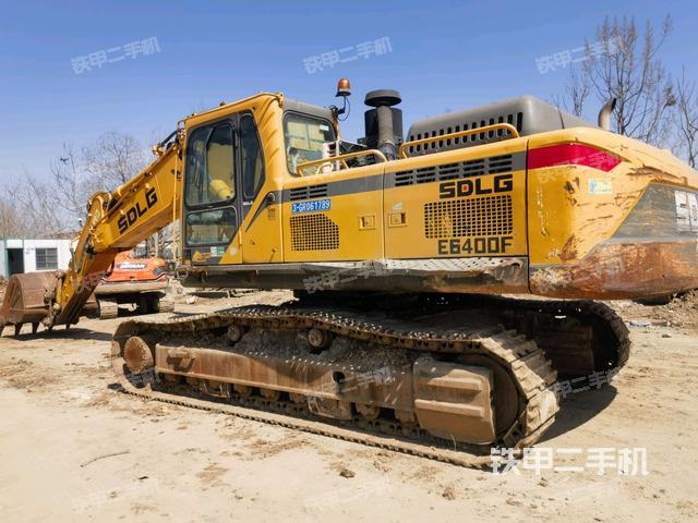 駕駛室頂部（整機外觀）