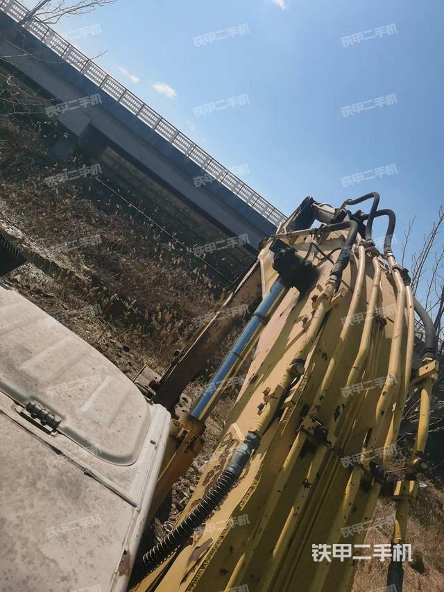 驾驶室顶部（整机外观）