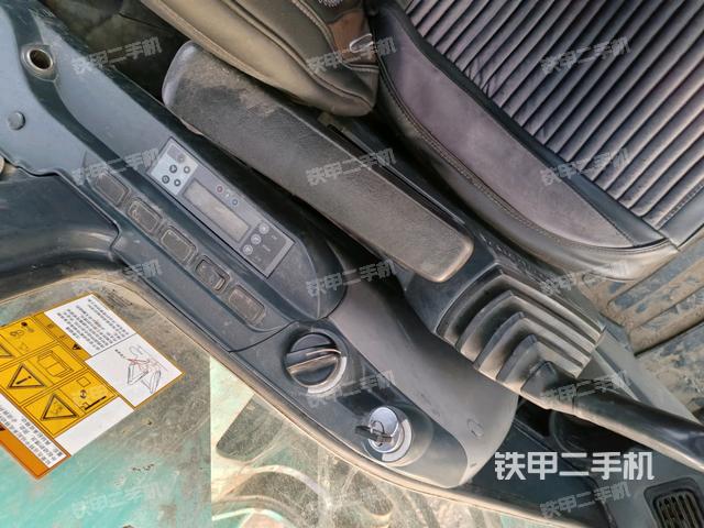 座椅右側(cè)控制臺(tái)/鑰匙門/油門/含右手柄（駕駛室部分）