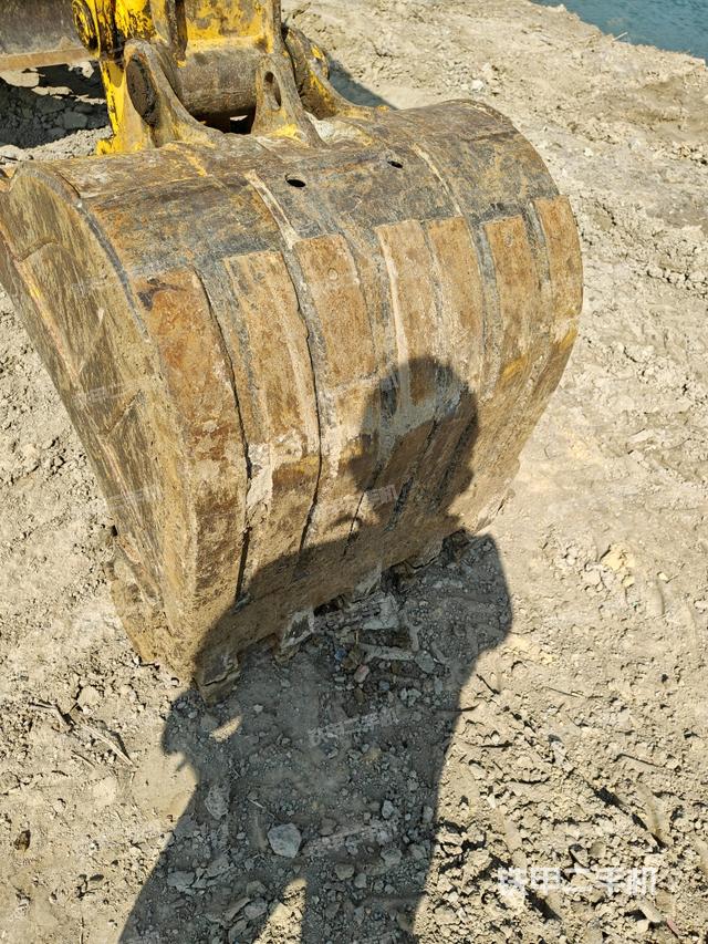 鏟斗右后整體（工作和回轉(zhuǎn)裝置）