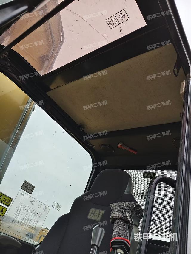 驾驶室顶部（整机外观）