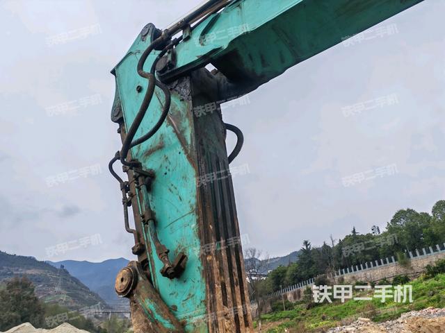 小臂整體左后(工作和回轉(zhuǎn)裝置) 小臂整體左后(工作和回轉(zhuǎn)裝置)