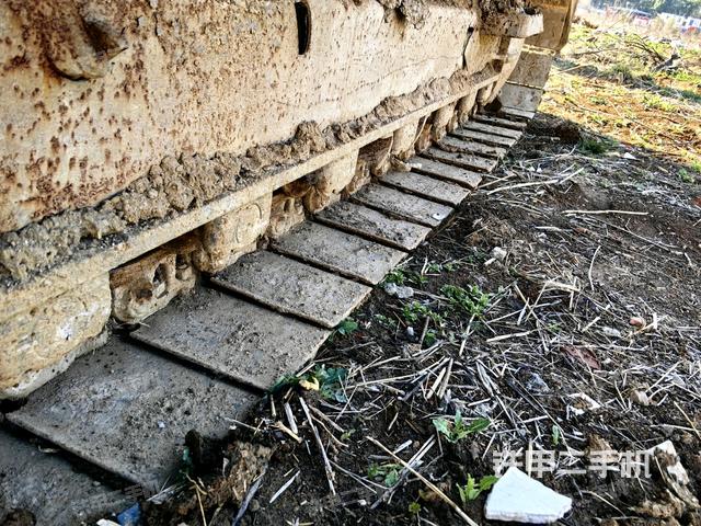 右側(cè)履帶整體(行走機(jī)構(gòu)) 右側(cè)履帶整體(行走機(jī)構(gòu))