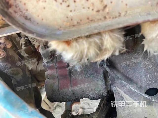 液壓泵艙室正面整體（整機外觀）