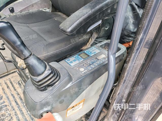 座椅左側(cè)控制臺/音響/含左手柄（駕駛室部分）