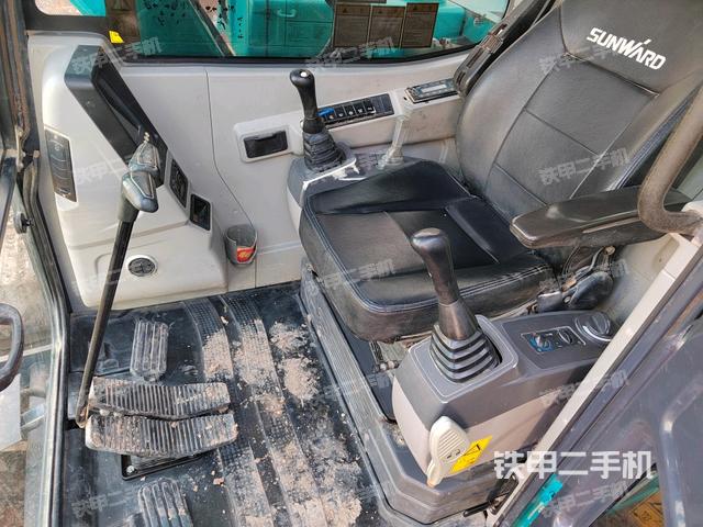 駕駛室整體（整機(jī)外觀）