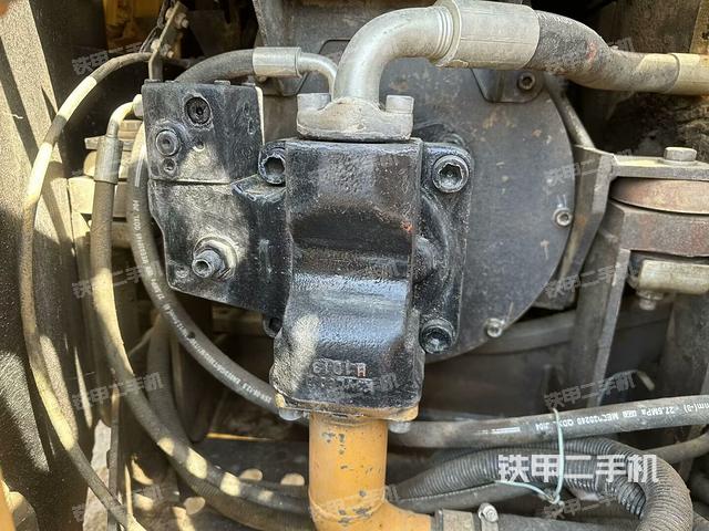 液壓泵艙室正面整體(整機外觀) 液壓泵艙室正面整體(整機外觀)