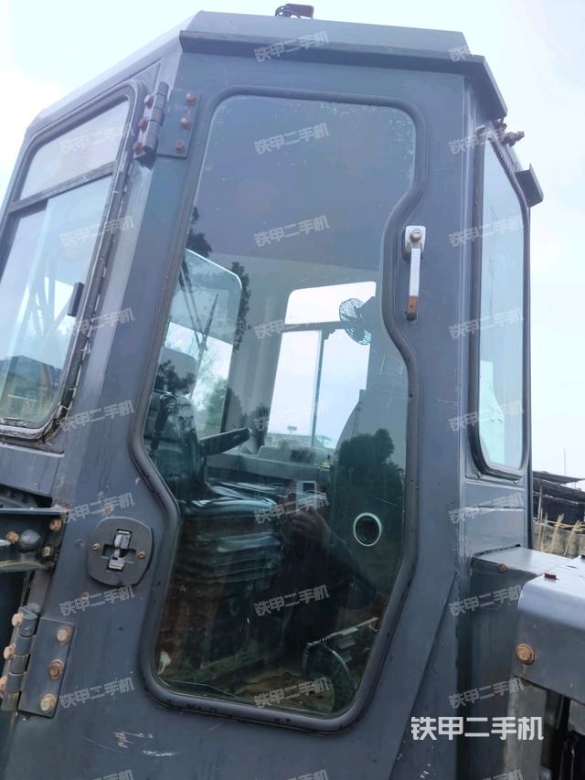 玻璃角標(推土機駕駛室) 玻璃角標(推土機駕駛室)