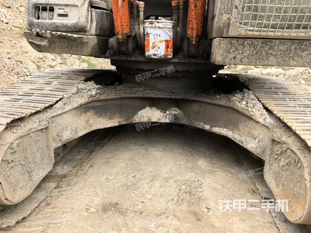 轉(zhuǎn)盤和下車架正前(工作和回轉(zhuǎn)裝置) 轉(zhuǎn)盤和下車架正前(工作和回轉(zhuǎn)裝置)
